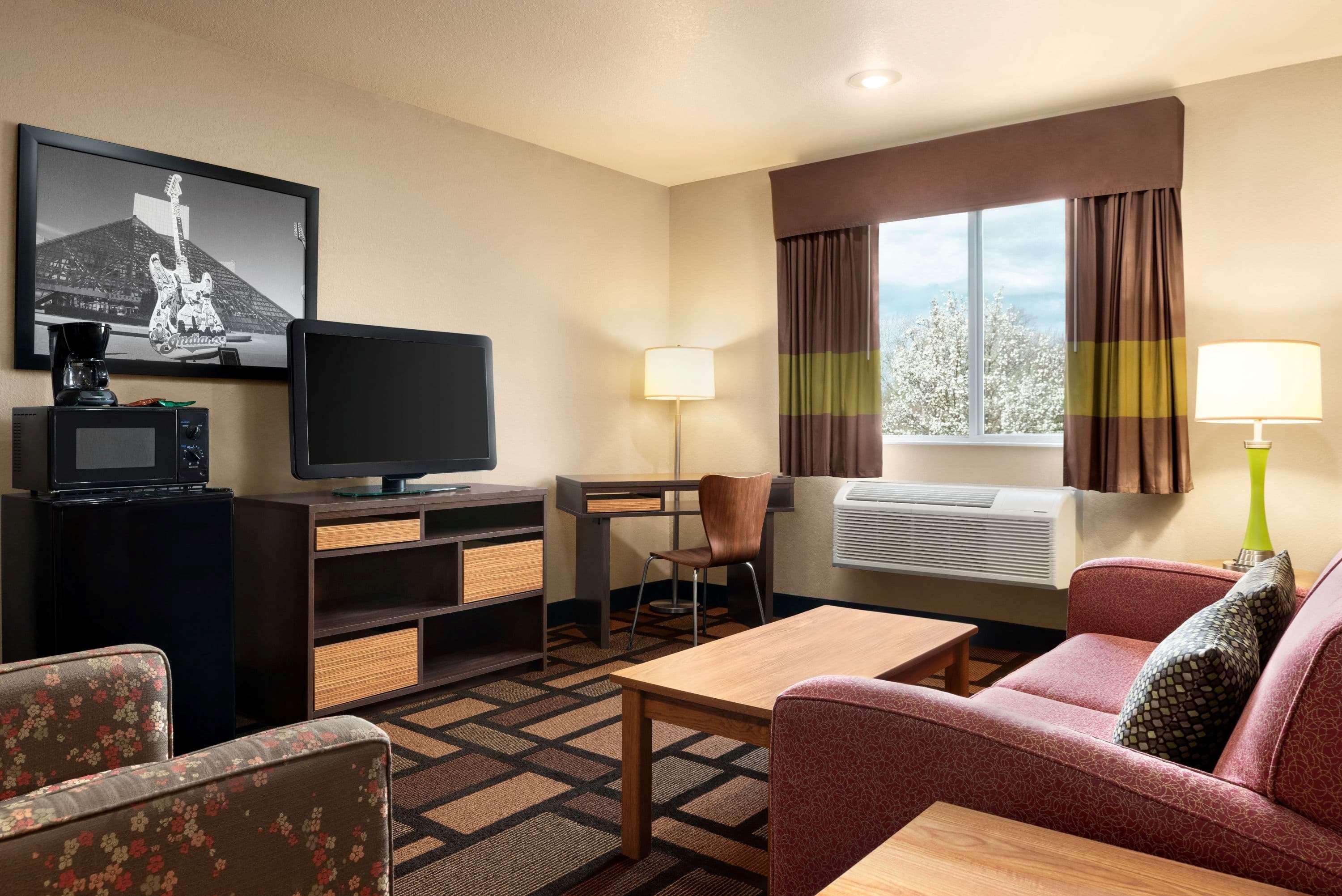 Super 8 By Wyndham Akron S/Green/Uniontown Oh Экстерьер фото
